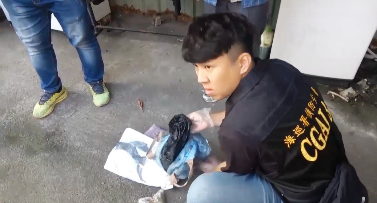 毒販也愛「追星」！車用影音主機藏毒　海巡警破獲星座毒咖啡包工廠